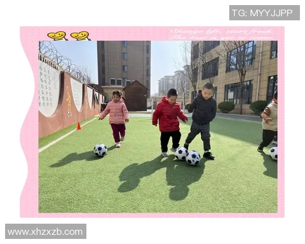 足球明星亲自带小朋友踢球传授技巧共度快乐时光